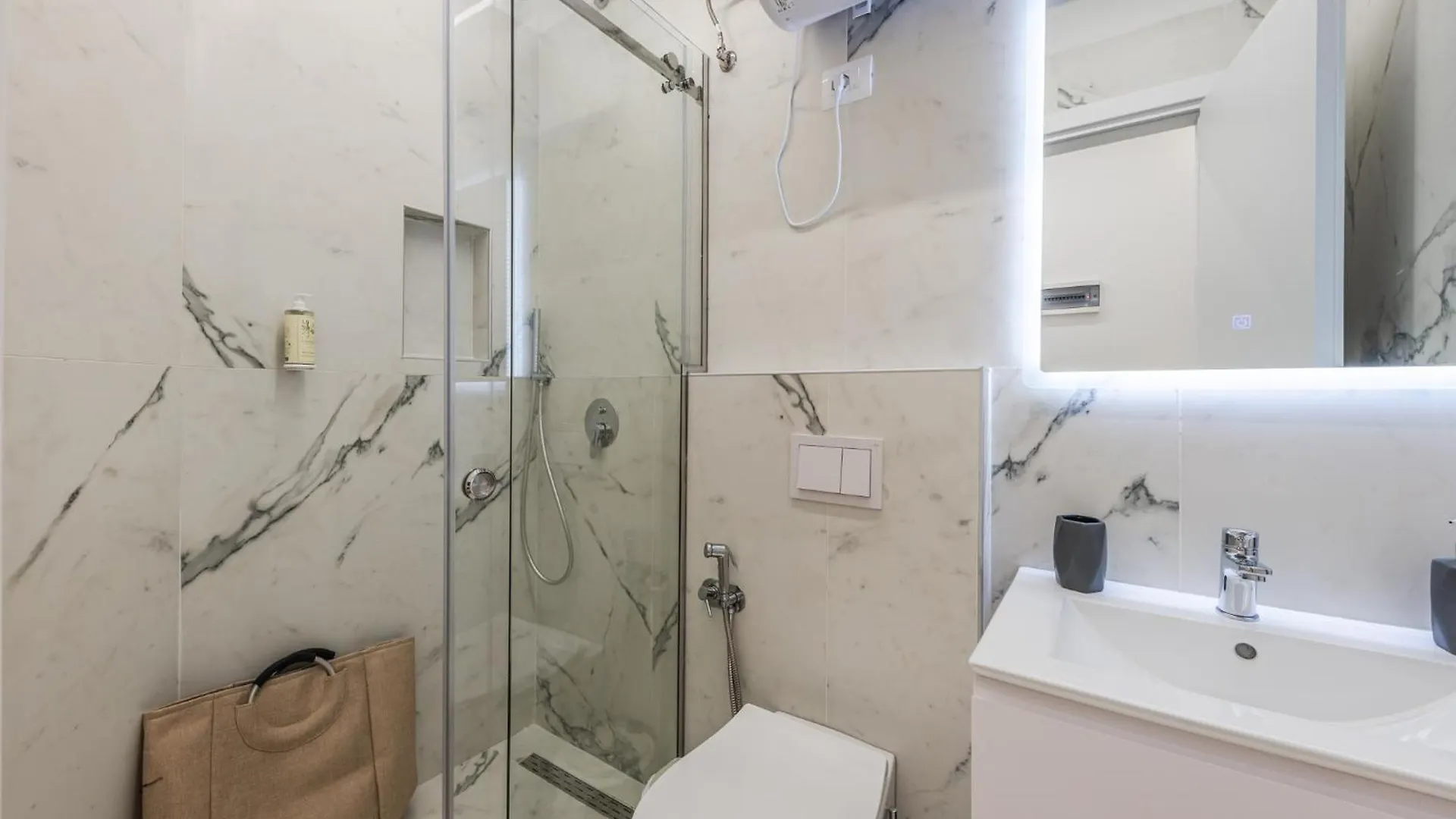 Gallery Apartments By Kondo Stays 地拉那